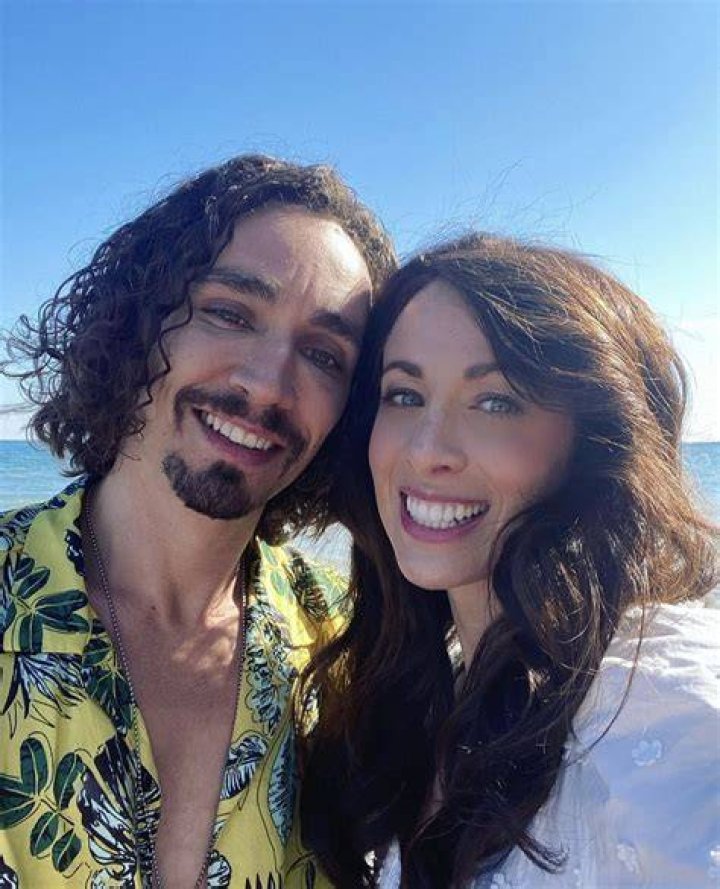 2024: Who Is Robert Sheehan Partner? Find Out!
