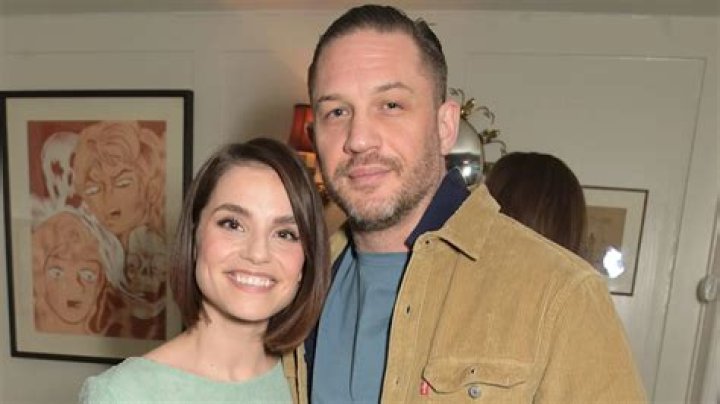 Age, Net Worth, Siblings, Instagram, Height, Wiki ·