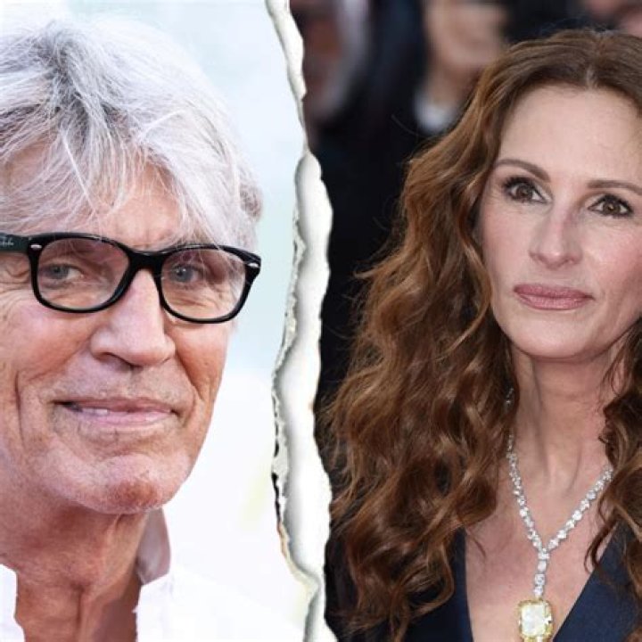 All The Details About Julia Roberts And Eric Roberts