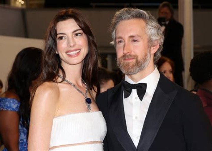 Anne Hathaway And Adam Shulman's Age Difference: A Comprehensive Guide