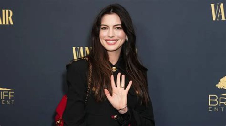 Anne Hathaway Biography: Movies, Age, Parents, Net Worth, Partner, Nationality, TV Shows, Siblings,