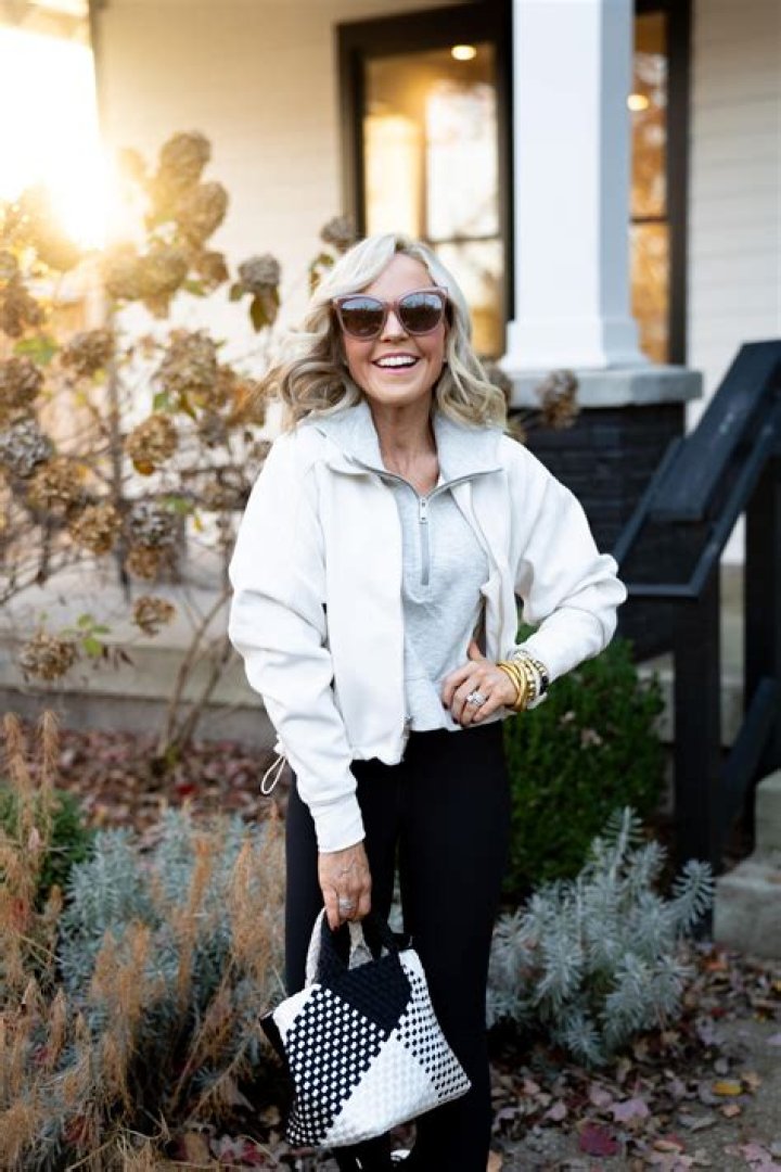 Autumn Mukhopadhyay's Instagram: Inspiring Fitness And Fashion