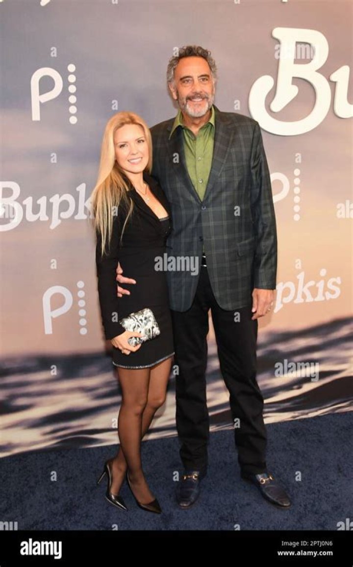Brad Garrett Shares Great Chemistry with Wife IsaBeall Quella despite People Calling Them Out for Ag