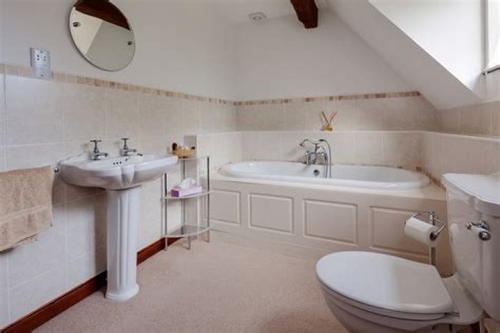 British bathroom - BlinkSync