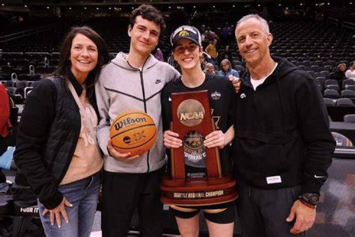 Caitlin Clark's Mother's Stature: Unlocking The Genetic Advantage