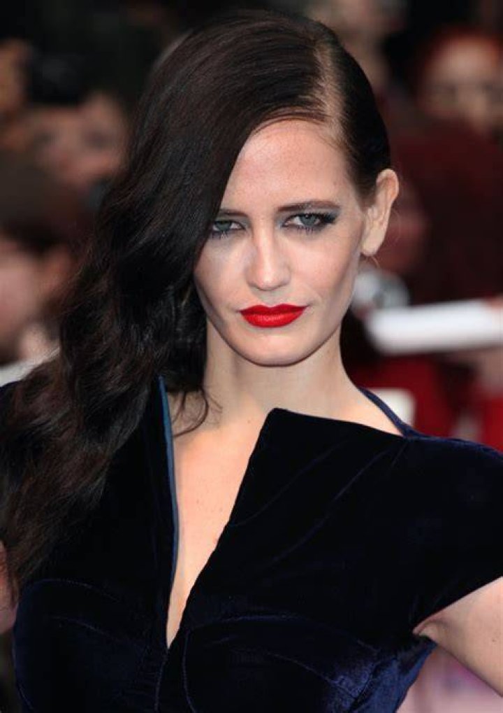 Captivating Dark-Haired Actresses Over 40: A Timeless Glow