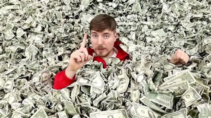 Check Out: Does MrBeast Have A Girlfriend?