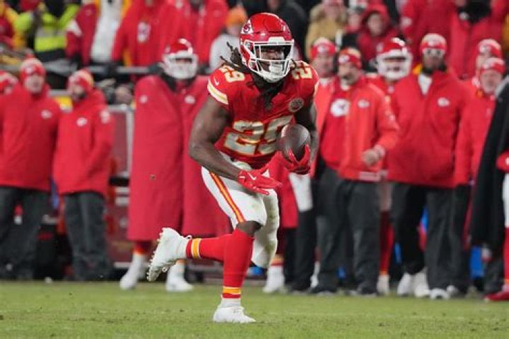Chiefs' Running Back Kareem Hunt Dominates Like Jerry Rice!