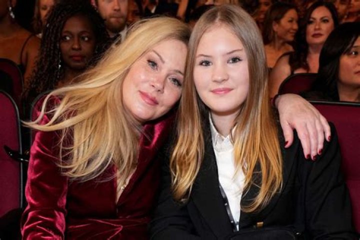Christina Applegate, Her Daughter, And Father