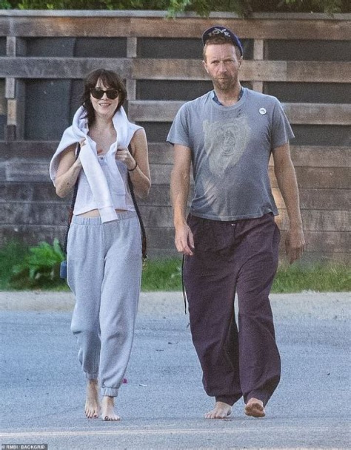 Dakota Johnson And Chris Martin: Bridging The Age Gap In Love