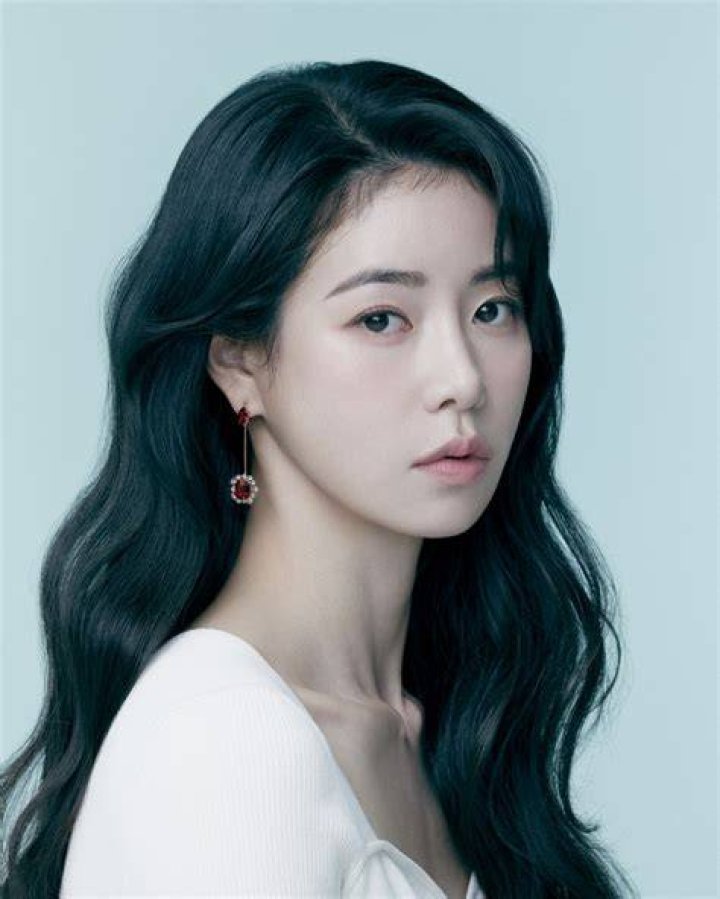 Determine Lim Jiyeon's Age: An Insight Into The Actress's Life