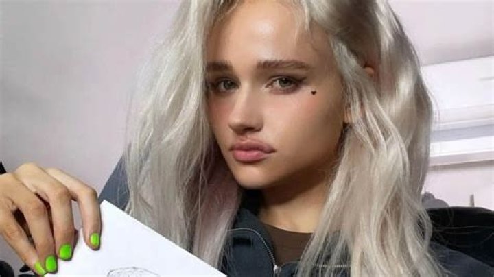 Determining The Age Of Julia Gisella: An In-Depth Analysis