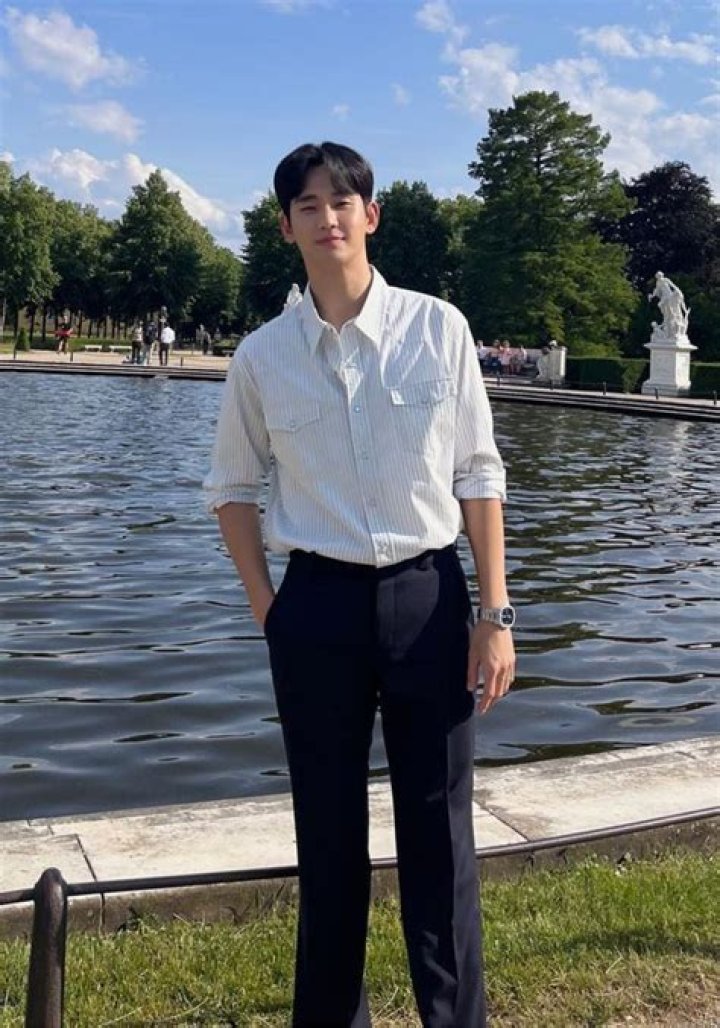 Discover The Impressive Height Of Kim Soo-hyun: Feet Measurement Revealed