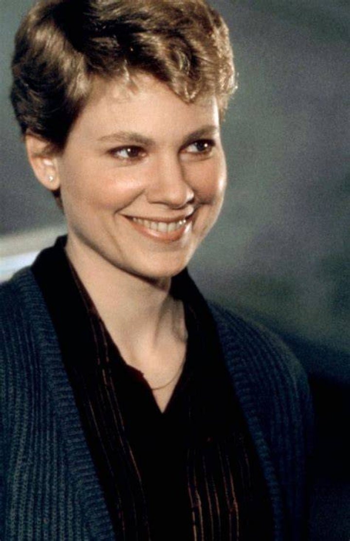 Discover The Surprising Net Worth Of Acclaimed Actress Lindsay Crouse