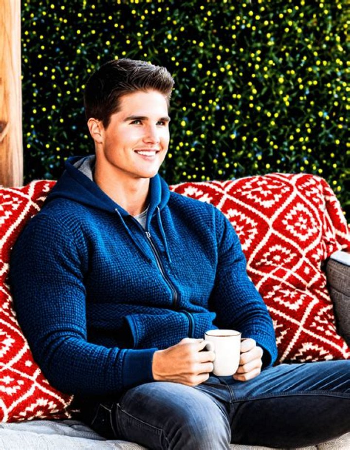 Discovering The Talented Robbie Amell