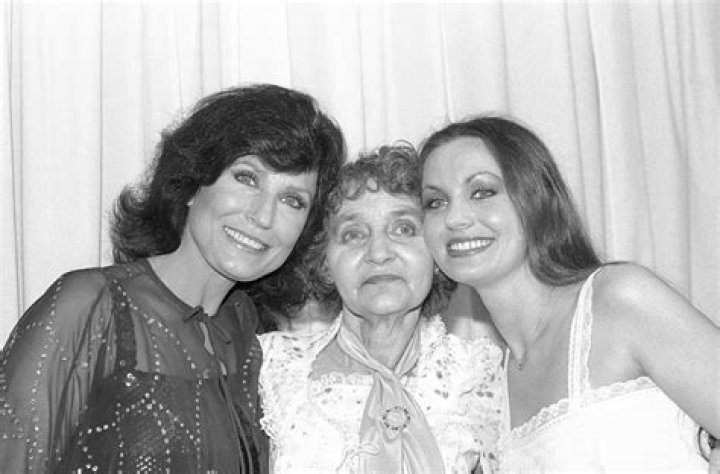 Do Crystal Gayle And Loretta Lynn Have The Same Mother?