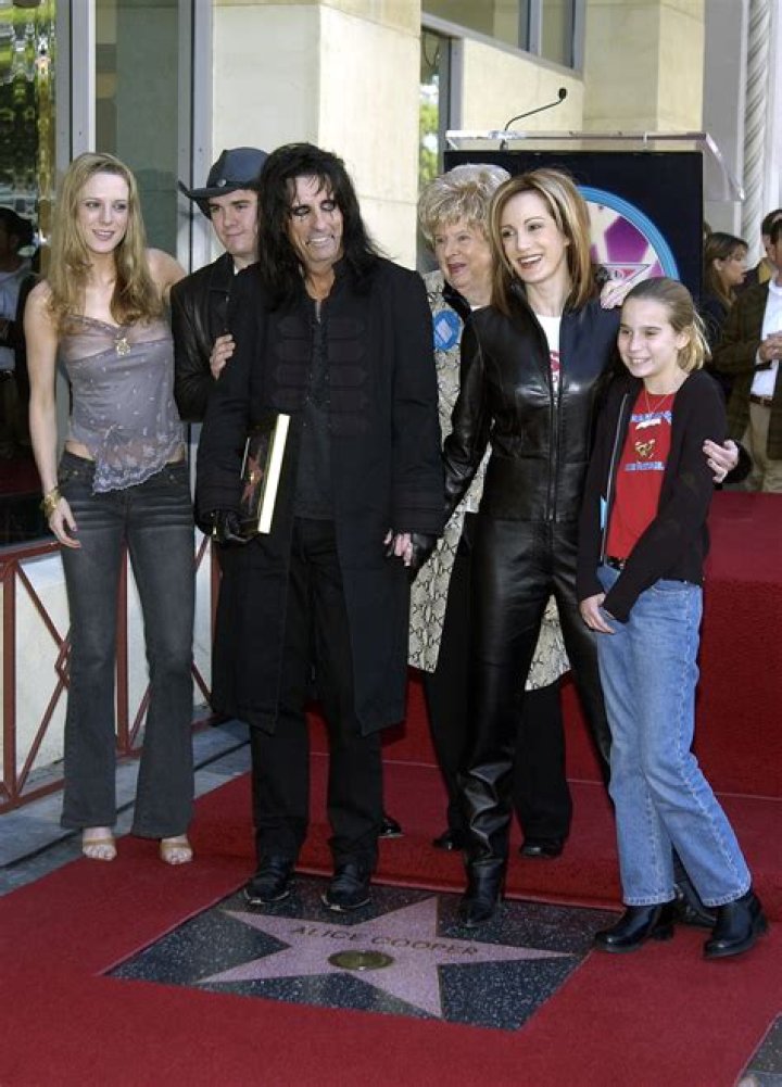 Does Alice Cooper Have Children? Uncover The Truth About His Family
