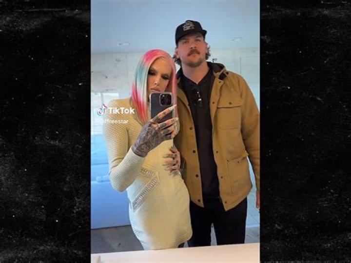 Does Jeffree Star Have a New Boyfriend? Details!