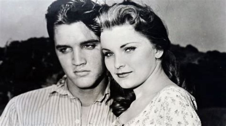 Elvis Presley's Mother: Uncovering The Age Of Her Passing