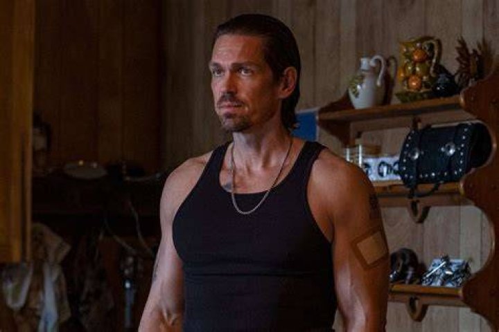 Emmy-Nominated Steve Howey Shines In Shameless
