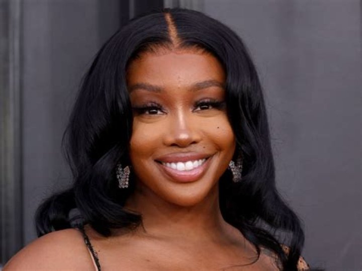 Everything About SZA's Height: How Tall She Is In Feet