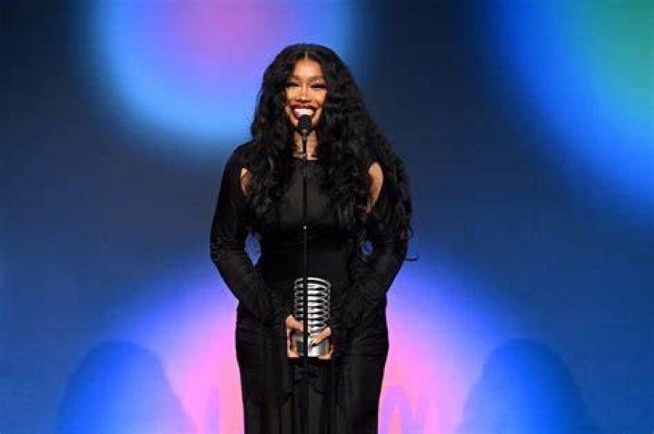 Everything You Want To Know About SZA's Height