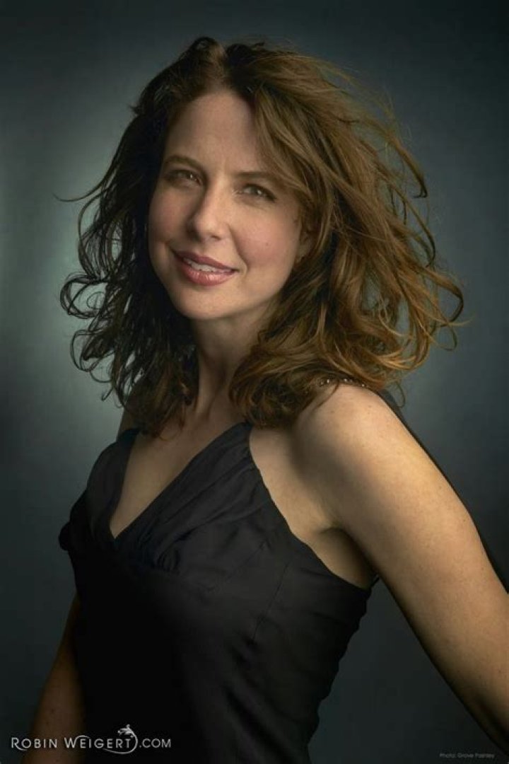 Explore The Relationships Of Talented Actress: Robin Weigert