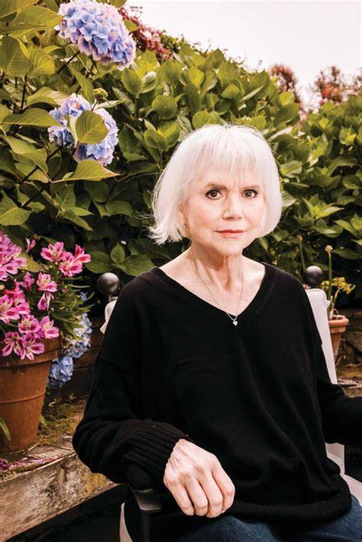 Explore The Romantic Relationships Of Acclaimed Singer Linda Ronstadt