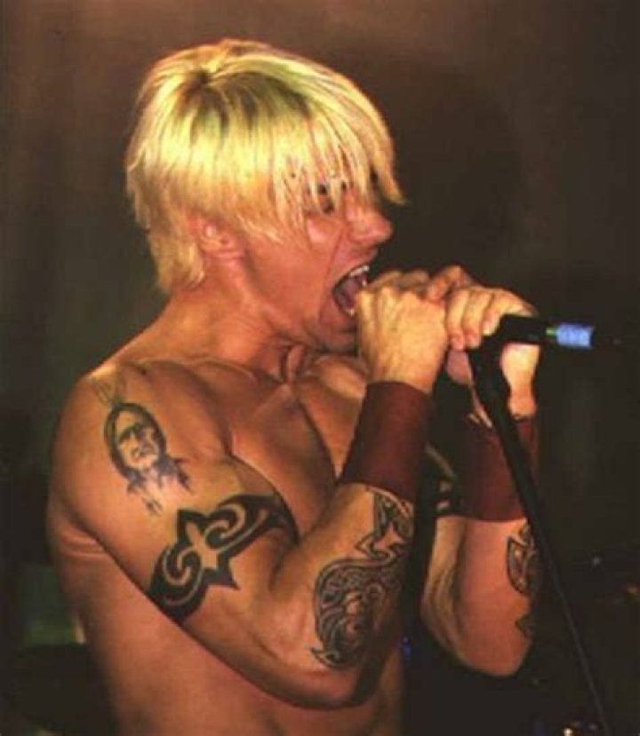 Eye-Catching Highlights: Anthony Kiedis' Blonde Transformation