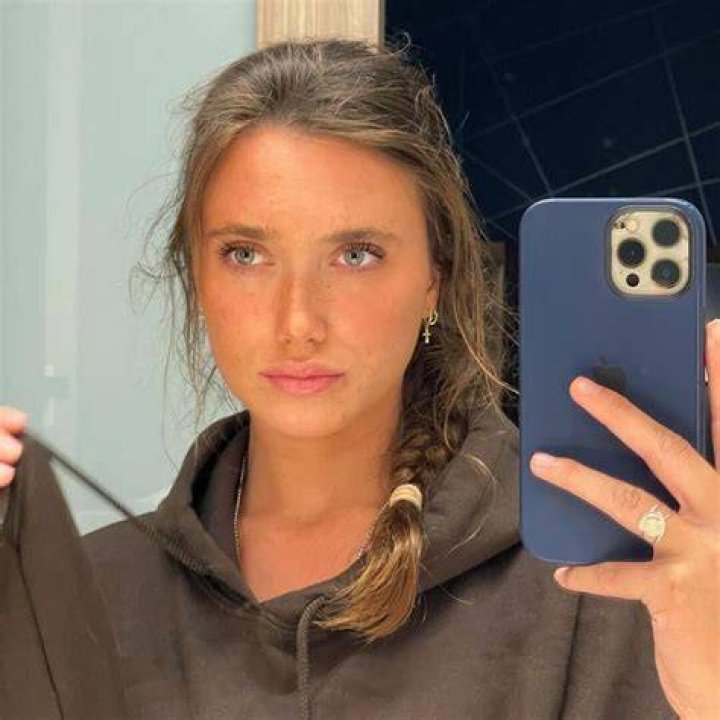 Find Out Hannah Meloche's Height: The Ultimate Guide