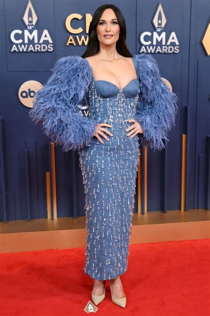 Find Out Kacey Musgraves' Stature: Uncover Her Impressive Height