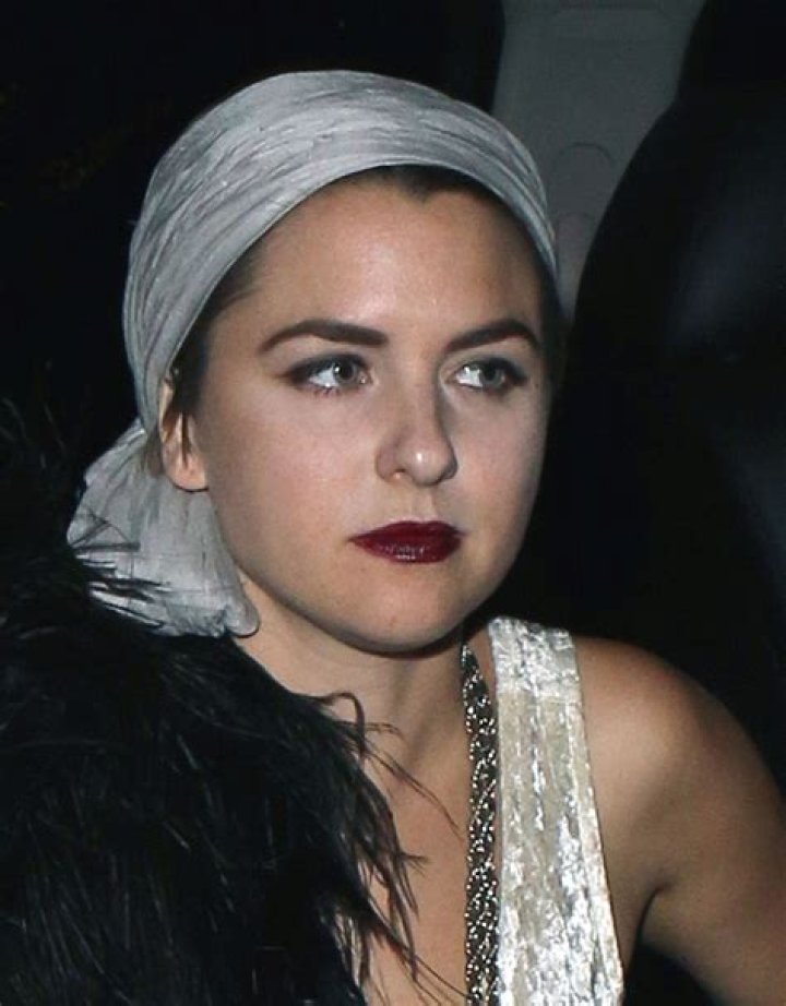 Frances Cobain takes a rare pap walk at the Chateau: (update: misidentified)