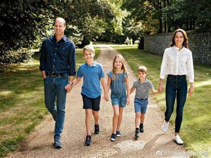 Get The Scoop On Laurie Metcalf's Family: Meet Her Kids And Husband