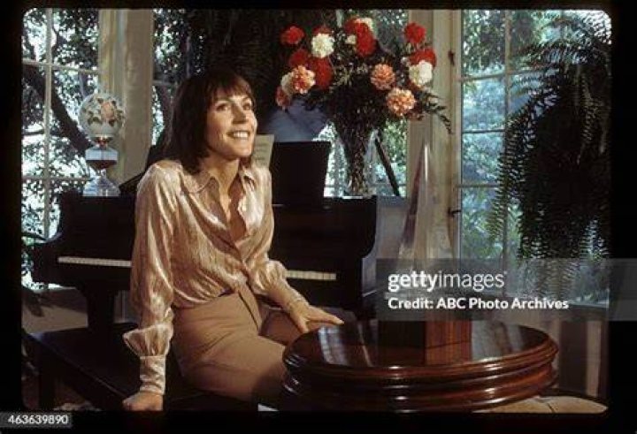 Helen Reddy's Daughter's Tragic Death Leaves Hollywood In Mourning