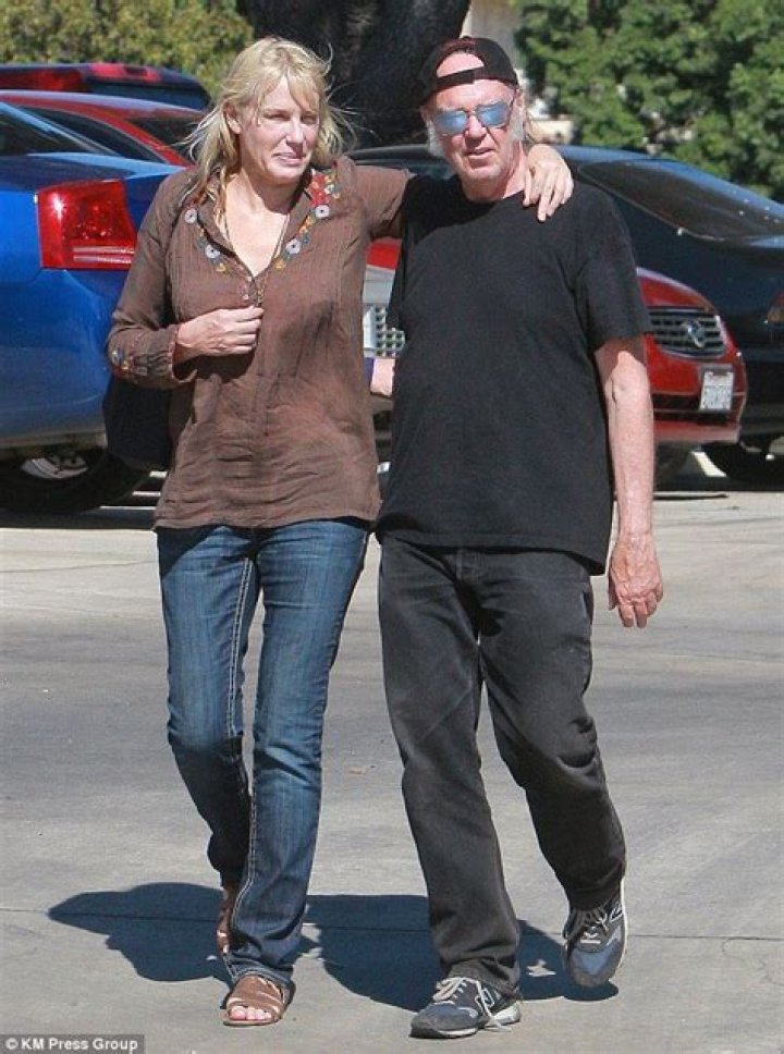 How Many Children Does Daryl Hannah Have? - Answered