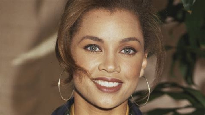 How Often Vanessa Williams Has Tied The Knot: A Marital History