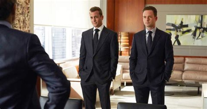 How Old Is Mike Ross In Suits Season 1? - Complete Guide