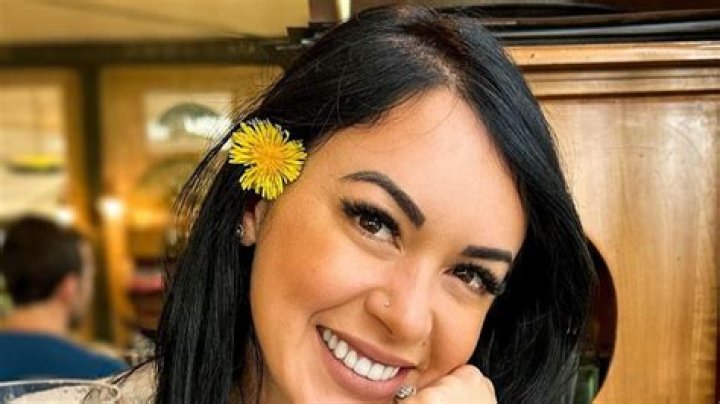 Imaray Ulloa in Bathing Suit Says "Find the Two Mistakes" Celebwell