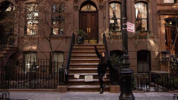 Introducing: The Ultimate Guide To Carrie Bradshaw's Weight