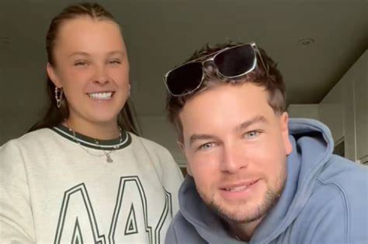Is JoJo Siwa Taken? Find Out Who JoJo Siwa's Boyfriend Is