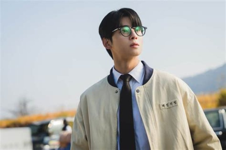 Is Korean Heartthrob Cha Eun-woo Off The Market?