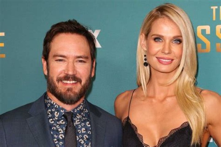 Is Mark Paul Gosselaar Married?