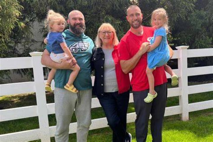 Is Travis Kelce's Father Still Alive? A Look At His Family Tree