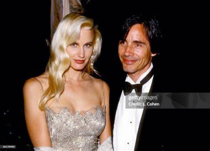 Jackson Browne And Daryl Hannah Finally Tie The Knot!
