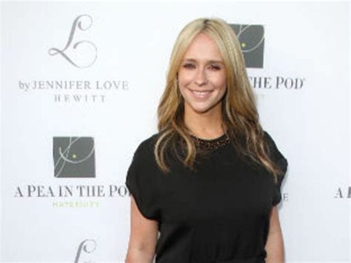 Jennifer Love Hewitt's Pregnancy During "911": A Timeline
