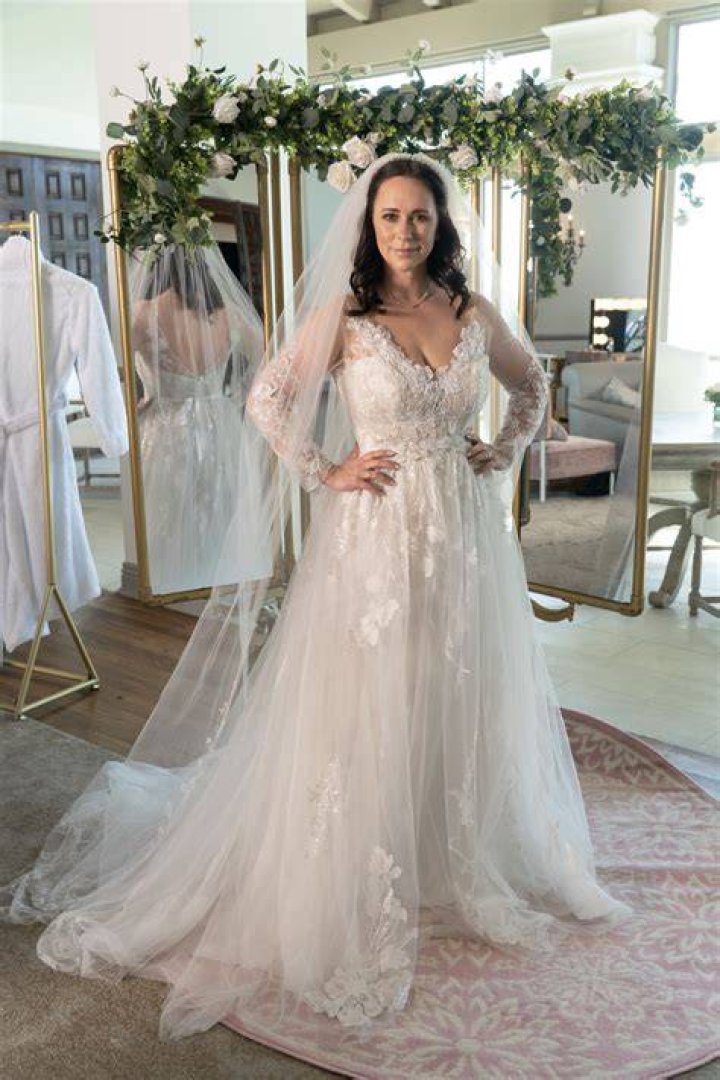 Jennifer Love Hewitt: A Comprehensive History Of Her Marriages