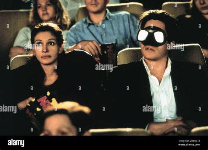 Julia Roberts, Hugh Grant & Rest of 'Notting Hill' Cast as the Romantic Comedy Turns 21