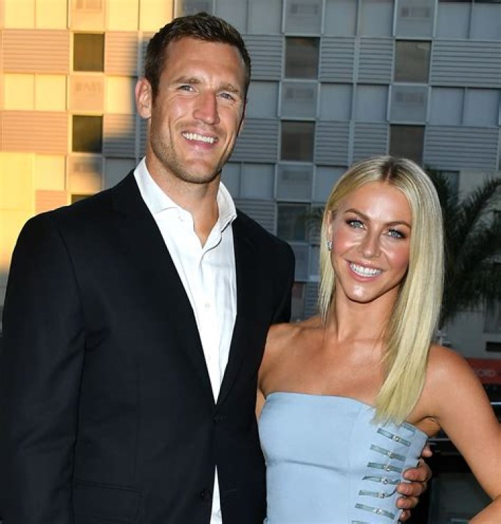 Julianne Hough comes out as bisexual after her marriage to NHL player Brooks Laich!