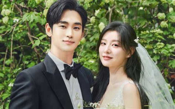Kim Ji Won's Dating History: A Look Back At Her Past Relationships