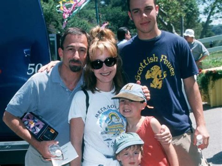Learn About Annie Potts' Husband: Who's The Lucky Guy?